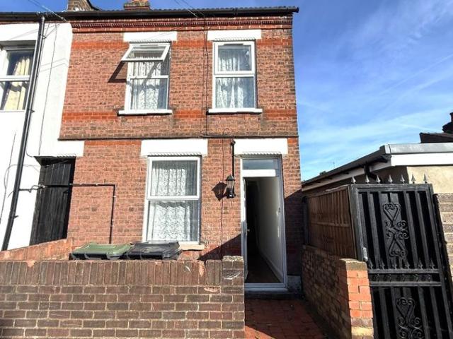 Malvern Road, Luton LU1, 3 bed end terrace house to rent, £1,450 pcm | PrimeLocation