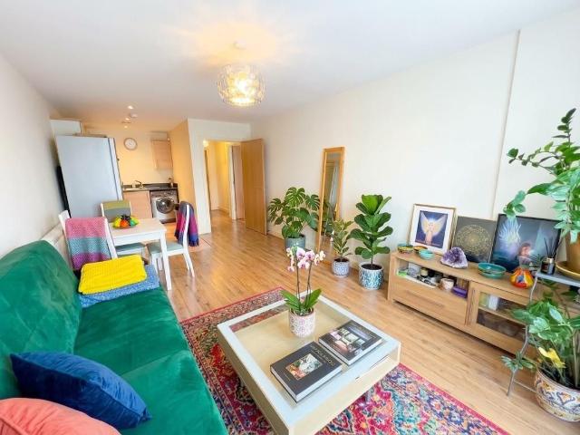 Malvern Road, Queen's Park, London NW6, 1 bed flat to rent, £1,900 pcm | PrimeLocation