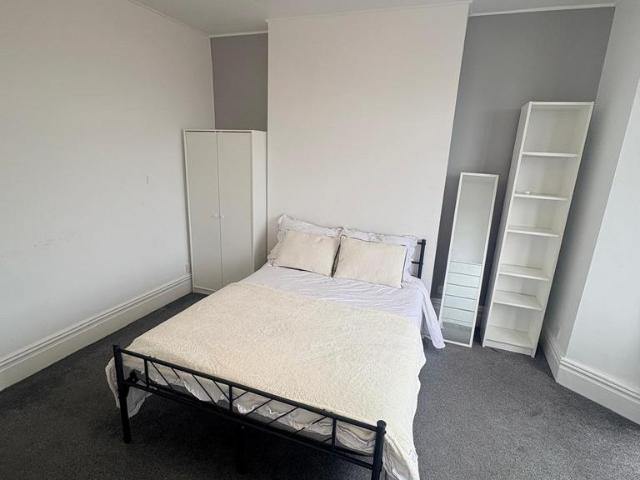 Malvern Terrace, Brynmill SA2 4 bed terraced house to rent £1,800 pcm £415 pw