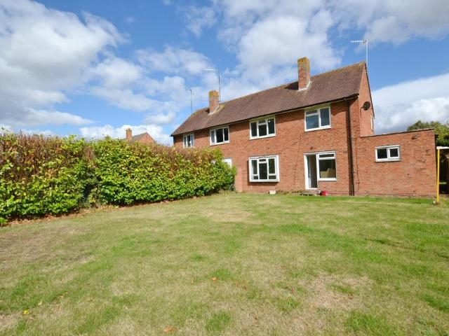Malvern WR14 3 bed semi detached house to rent £1,300 pcm £300 pw