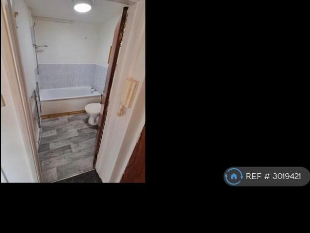 Malzeard Road, Luton, LU3 2 bed flat to rent £1,200 pcm £277 pw