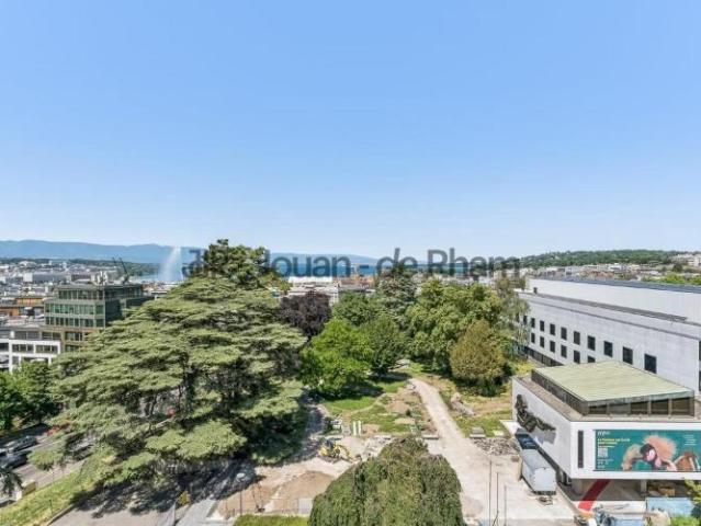 Malagnou | Spacieux appartement rénové au coeur de Genève