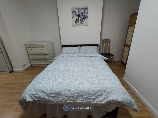 Malam Gardens, London E14, Studio to rent, £1,350 pcm | PrimeLocation