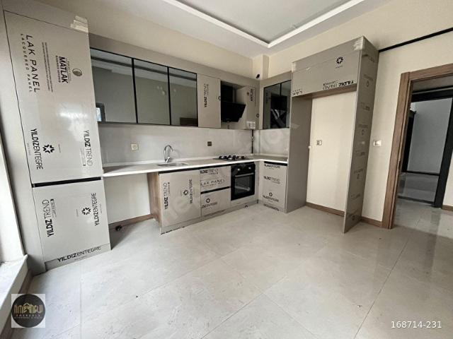 MALAZGİRT'TE ÖNCEPHE 3+1 120M2 YÜKSEK GİRİŞ +100M2 DEPOLU DAİRE
