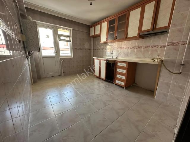 Malazgirt Mahallesin'de Ara Katta Asansörlü Bağımsız 3+1 Kiralık