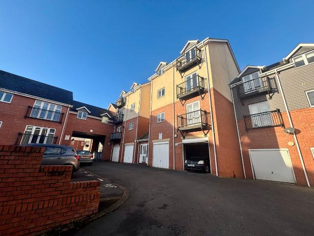 Malborough House, Evesham WR11, 2 bed flat to rent, £1,100 pcm | PrimeLocation