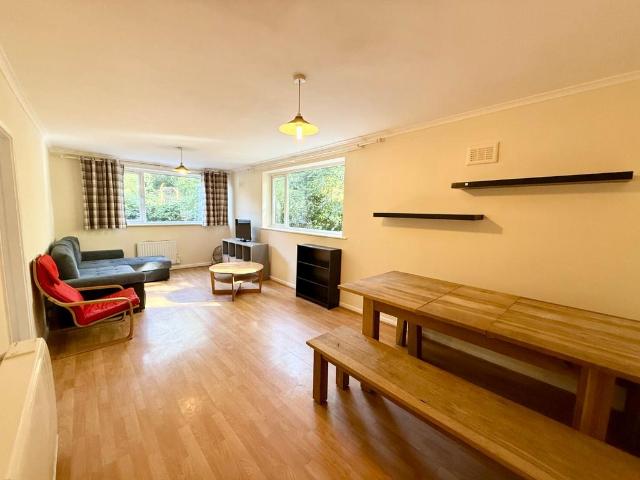 Malcolm Close, Nottingham. 2 bed apartment to rent £895 pcm £207 pw