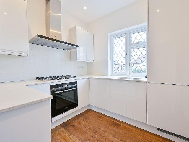 Malden Road, Worcester Park KT4, 3 bed flat to rent, £4,500 pcm | PrimeLocation