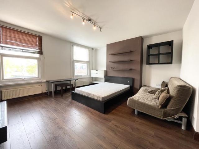 Malden Road, Kentish Town, NW5 Studio to rent £1,712 pcm £395 pw
