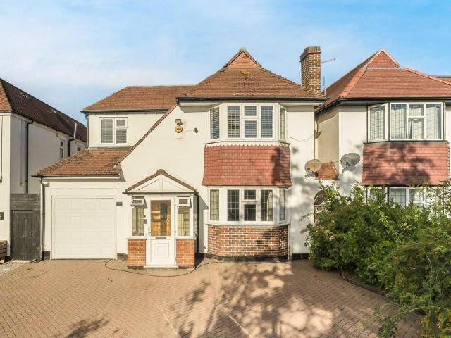 Malden Road, New Malden KT3 4 bed detached house to rent £4,250 pcm £981 pw