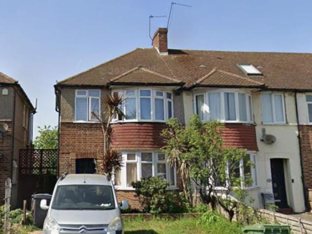 Malden Way, New Malden Studio to rent £1,045 pcm £241 pw