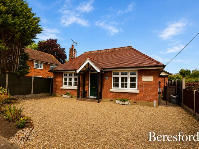 Maldon Road, CM3 2 bed bungalow to rent £1,500 pcm £346 pw