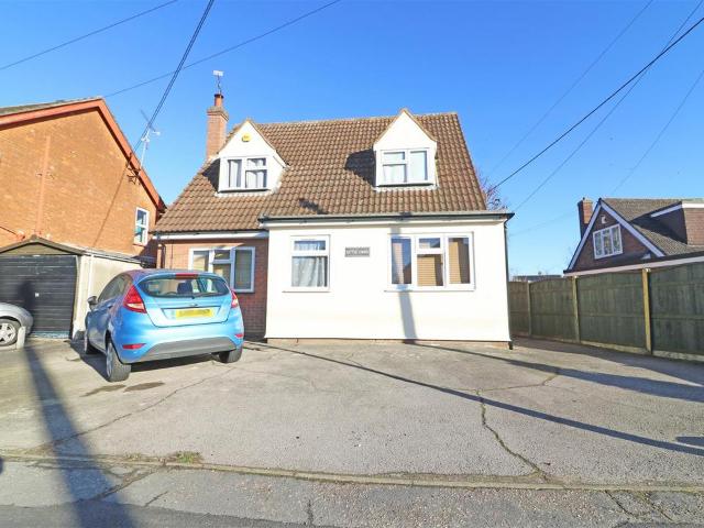 Maldon Road, Hatfield Peveral 3 bed detached house to rent £1,850 pcm £427 pw