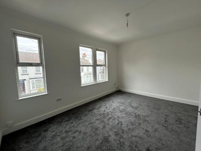 Maldon Road, Southend On Sea SS2, 2 bed flat to rent, £1,100 pcm | PrimeLocation