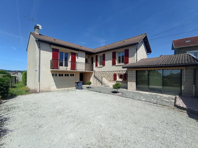 MALEMORT S/CORREZE: Situé dans un agréable quartier, pavillon 4 pièces principales, garage, jardin