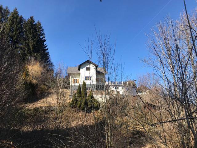 Malerisch gelegen, mit Wald und Wiesenblick, in Streusiedlung