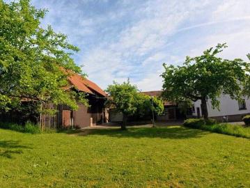 MALERISCHE, AUSBAUFÄHIGE HOFREITE MIT VIEL PLATZ FÜR HANDWERKER ODER HOBBYBASTLER