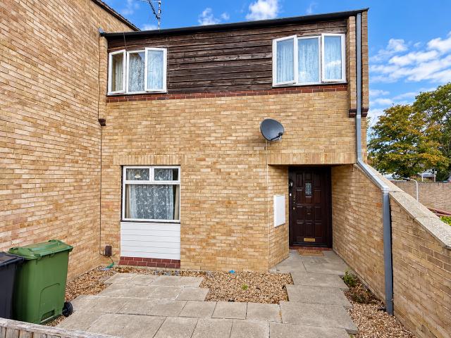 Malgraves Place, Basildon SS13, 2 bed property to rent, £1,450 pcm | PrimeLocation