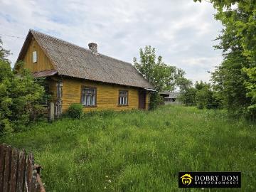 Urokliwy dom 40 m² z dużą działką i tradycyjną stodołą