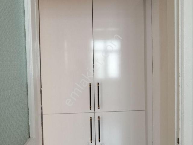 Maliye Arkası Kiralık 3 Katlı Binanın 2 Nci Katı