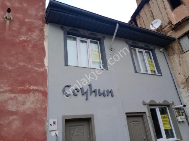 Maliye Arkası'nda 2+0 Balkonlu Eşyalı Mobilyalı Kiralık Daire