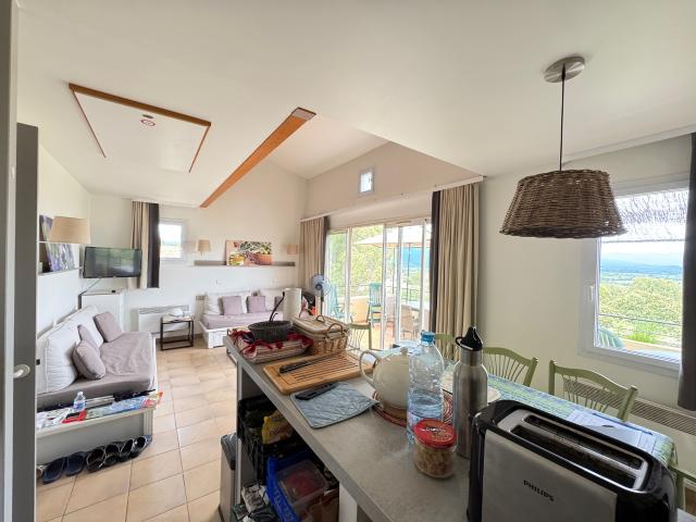 MALLEMORT, DOMAINE DU GOLF PONT ROYAL VENTE T4 DE 60M2 DERNIER ETAGE AVEC BAIL COMMERCIAL