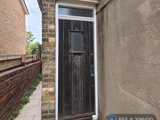 Malling Road, Snodland, ME6 2 bed semi detached house to rent £1,400 pcm £323 pw