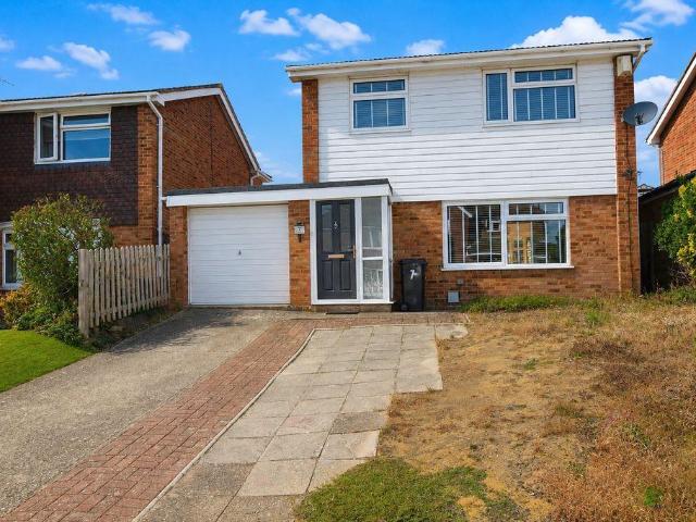 Mallings Lane, Maidstone 3 bed detached house to rent £2,100 pcm £485 pw