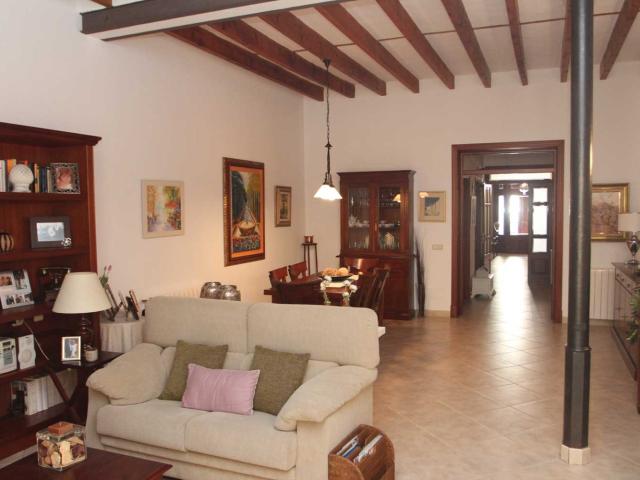 Mallorca: Vivienda reformada con garaje en el casco antiguo – inversión ideal