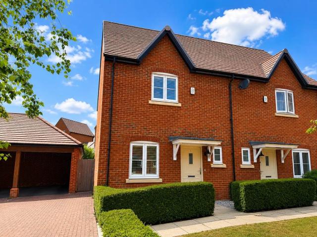 Mallow Grove, Woodhurst Park RG42, 2 bed property to rent, £1,850 pcm | PrimeLocation