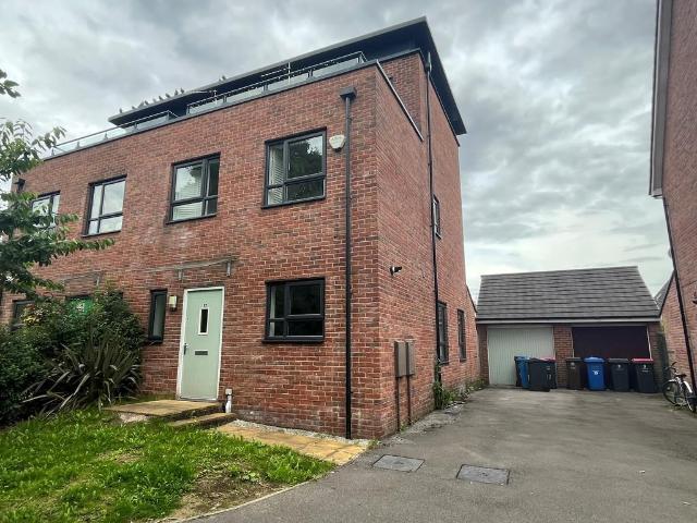 Mallow Drive, Greater Manchester M7 4 bed semi detached house to rent £2,300 pcm £531 pw