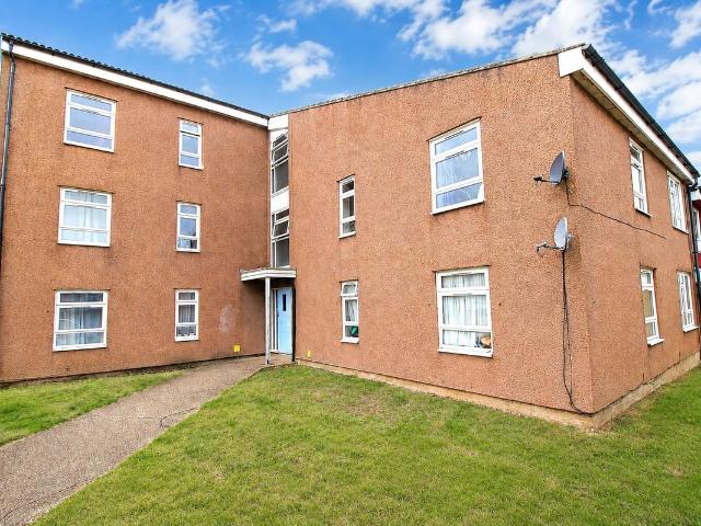 Mallows Green, Harlow CM19, 2 bed flat to rent, £1,300 pcm | PrimeLocation