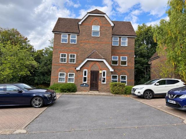 Malmers Well Road, High Wycombe 2 bed flat to rent £1,350 pcm £312 pw