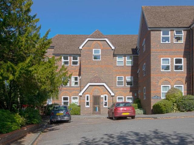 Malmers Well Road, High Wycombe HP13, 3 bed flat to rent, £1,600 pcm | PrimeLocation