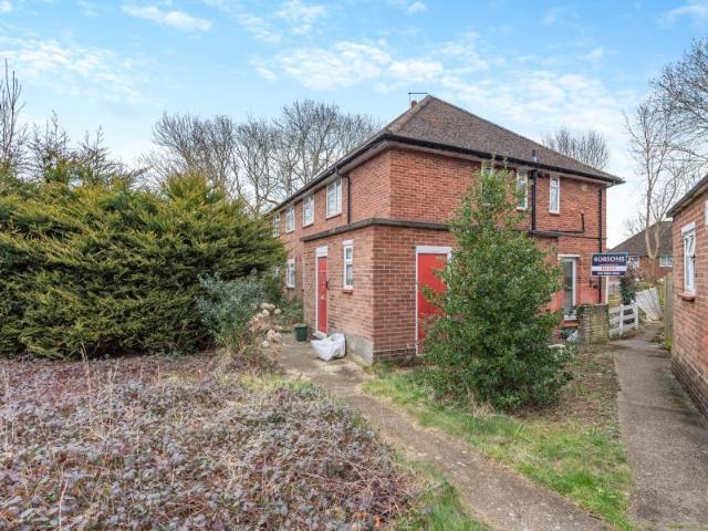 Malmesbury Close 2 bed maisonette to rent £1,700 pcm £392 pw