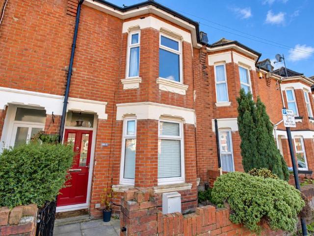 Malmesbury Road, Southampton SO15 3 bed terraced house to rent £1,650 pcm £381 pw