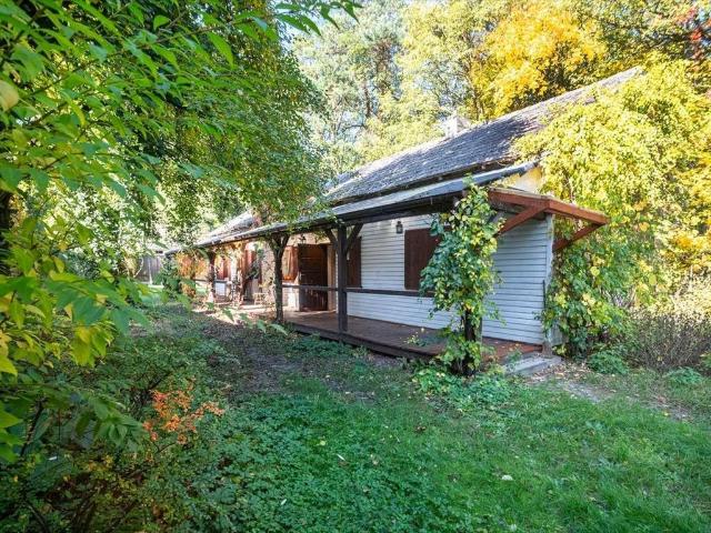 Do sprzedania malowniczy dom z chatą łowicką i warsztatem 160 m²