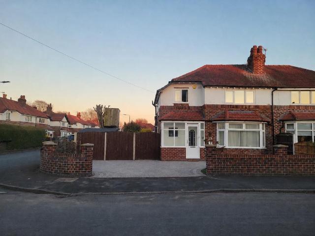 Malpas Drive, Altrincham, WA14 3 bed semi detached house to rent £2,100 pcm £485 pw
