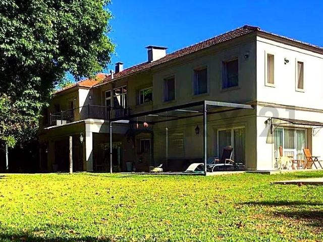 Mapuche CC Alquiler Anual Casa de Categoria en Doble Lote con o sin muebles
