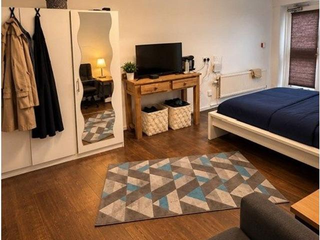 Mapesbury Road, London NW2, Studio to rent, £1,250 pcm | PrimeLocation