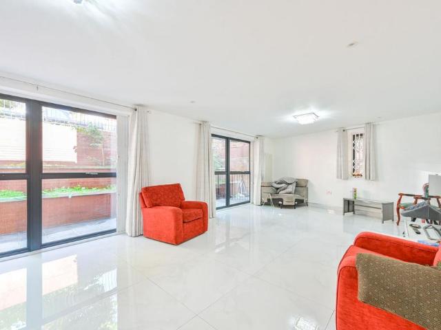 Mapesbury Road, Mapesbury Estate. 7 bed flat to rent £6,000 pcm £1,385 pw