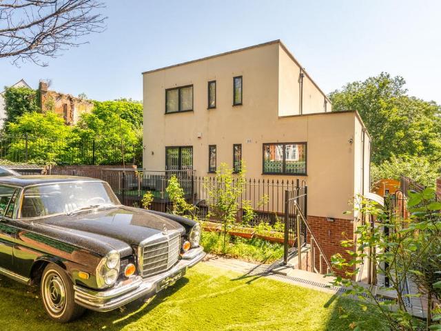 Mapesbury Road, Mapesbury Estate. 7 bed flat to rent £10,833 pcm £2,500 pw