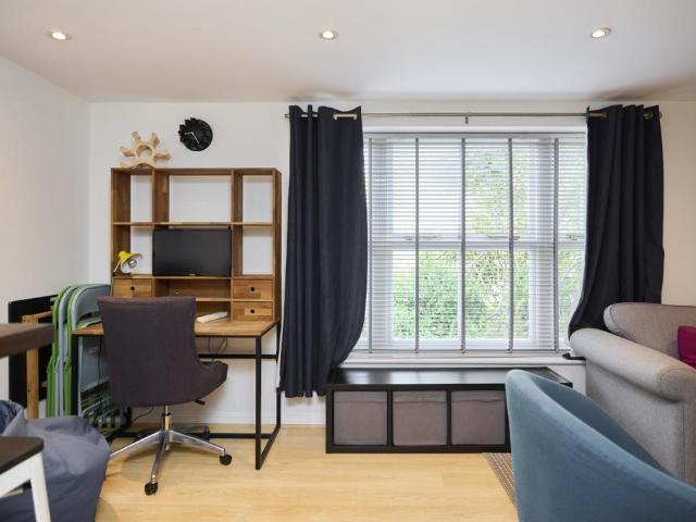 Mapeshill Place London NW2 1 bed flat to rent £3,000 pcm £692 pw