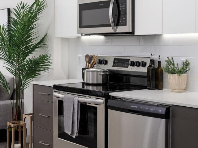 Maple View Heights Apartments 1 Bed + Den Apartment for Rent
