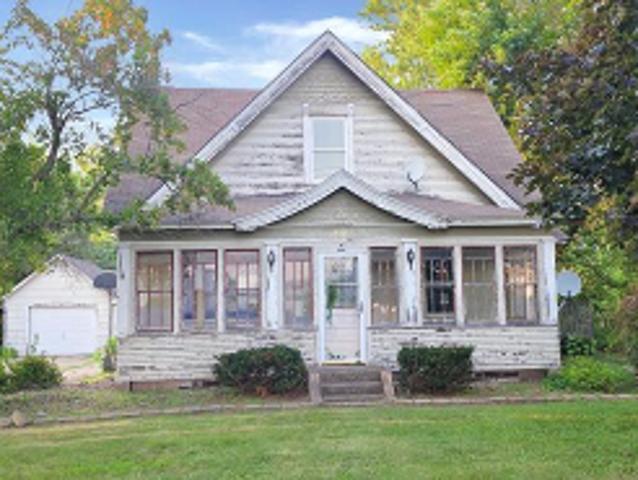 Maple Ave E