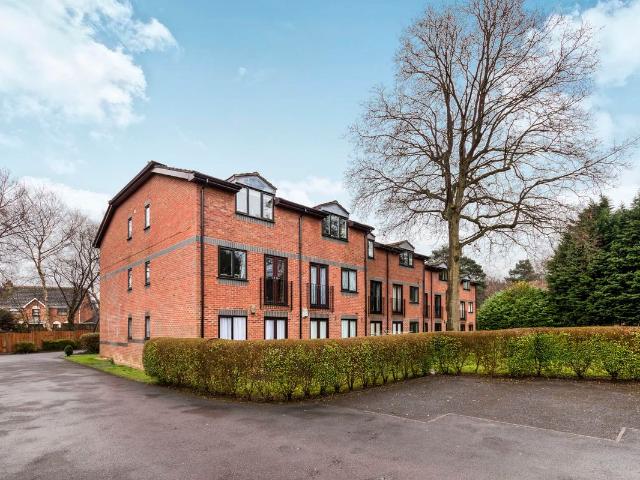 Maple Court, Wayland Close, Bracknell RG12, 1 bed flat to rent, £1,050 pcm | PrimeLocation