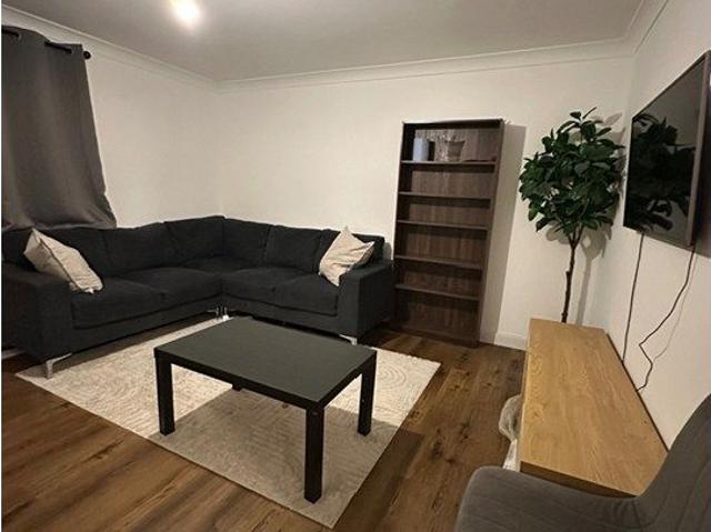 Maple Court, Dagenham RM8, 2 bed flat to rent, £1,900 pcm | PrimeLocation