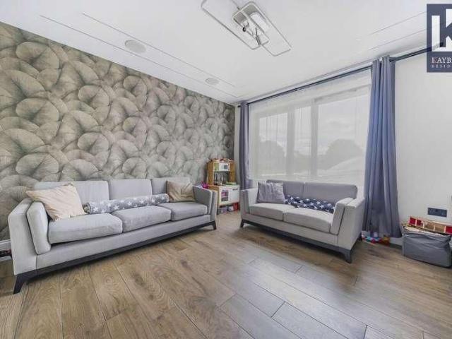 Maple Close, Epsom, KT19