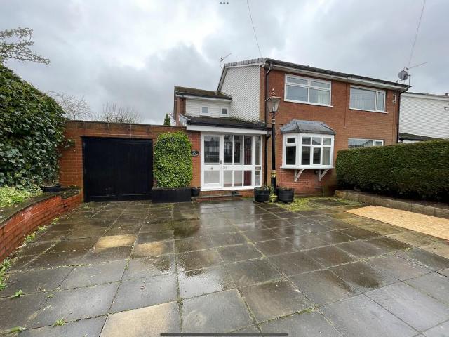 Maple Close, Stockport 3 bed semi detached house to rent £1,300 pcm £300 pw