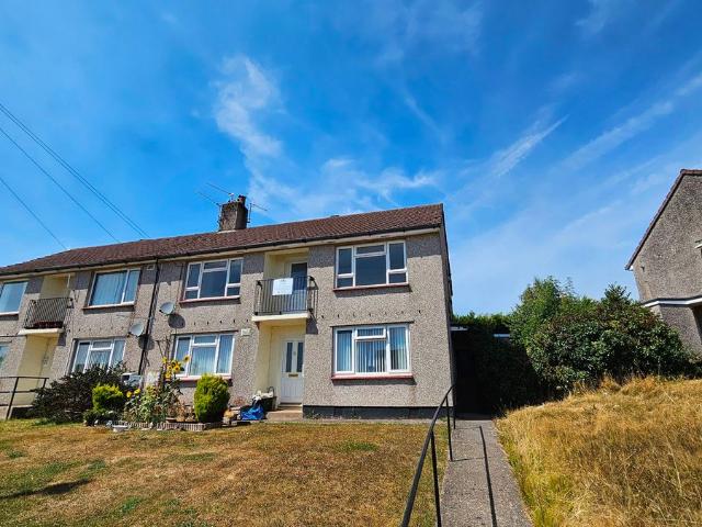 Maple Crescent, Griffithstown, Pontypool NP4, 2 bed flat to rent, £895 pcm | PrimeLocation